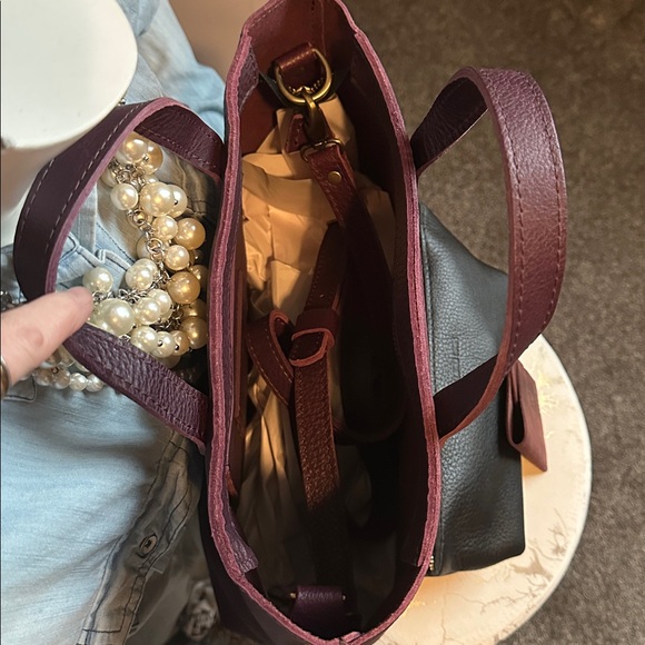 🦄 PLG Plum medium zip crossbody tote NEW card holder makeup utility bag - Picture 13 of 17